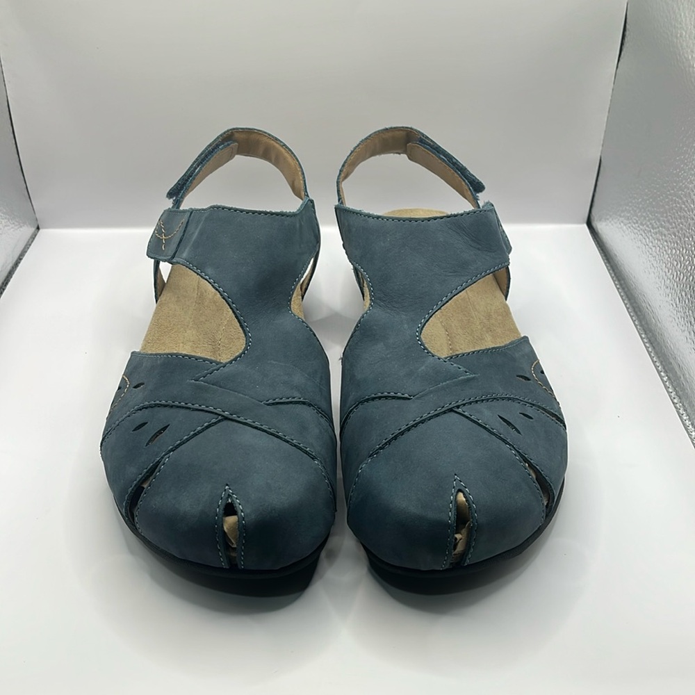 Earth Origins Birdine Sandals Women’s size 11 in Blue